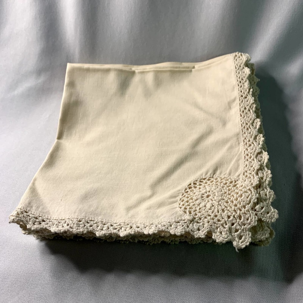 8 off-white linen Napkins, Hand-crocheted edging 15 x 16"